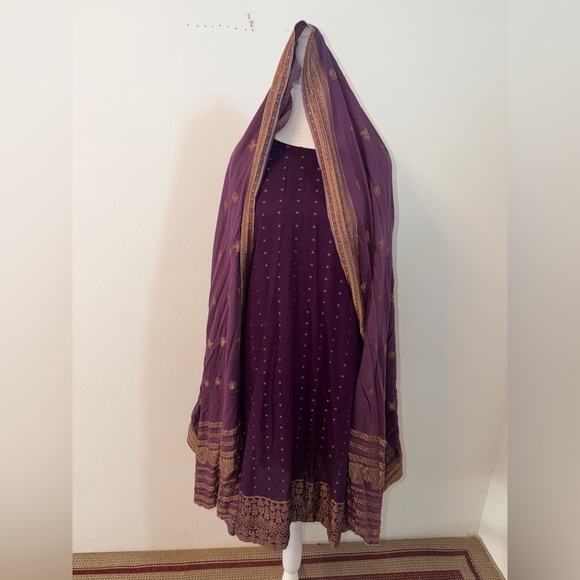 Purple & Gold 3 Piece Printed Suit Traditional Salwar Kameez - Picture 2 of 5